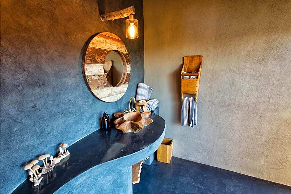 Tuningi Safari Lodge