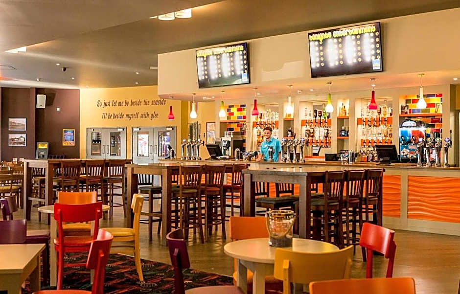 8 Bed Sun Decked Caravan Unlimited High speed Wifi and fun at Seawick Holiday Park