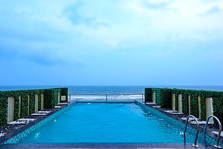 Goroomgo The Bay Suites Puri
