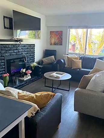 4 bedroom upper level Kits home