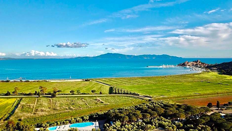 ISA - Residence with pool and private beach in Talamone just 500 mt from the beach