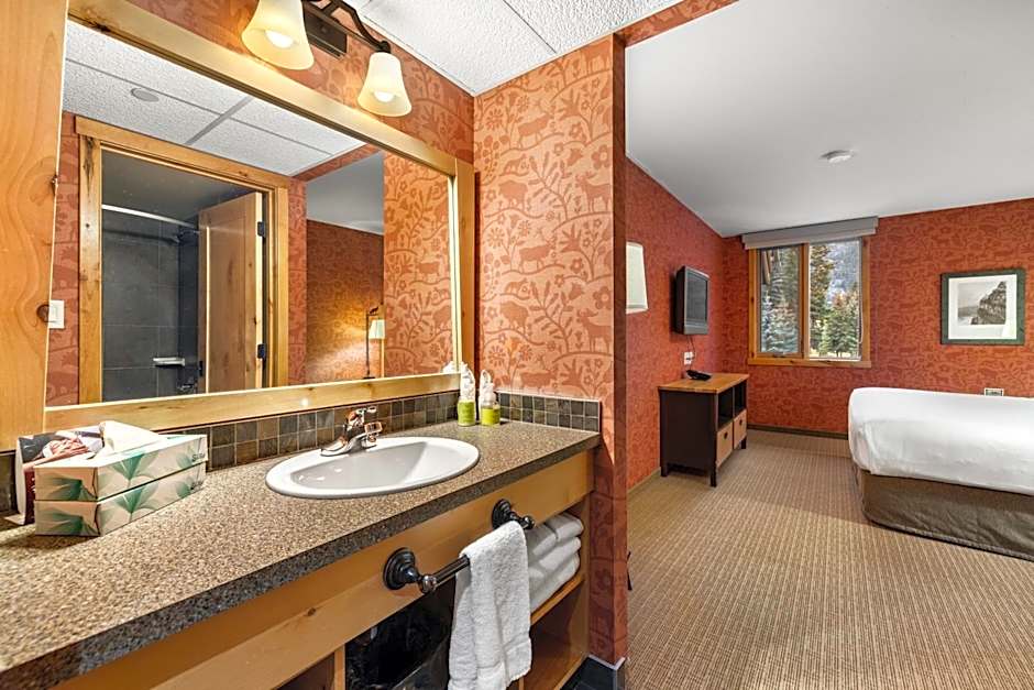 Fox Hotel And Suites