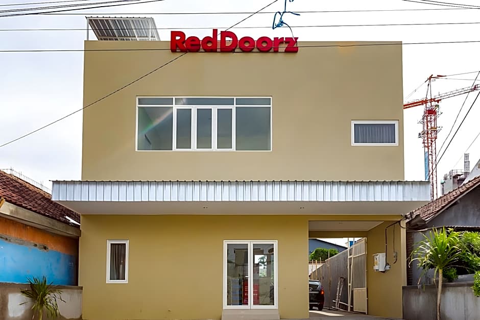 RedDoorz Syariah near Suncity Mall Sidoarjo