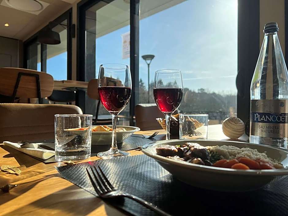 Brit Hotel Ploermel - Hotel de l'Hippodrome