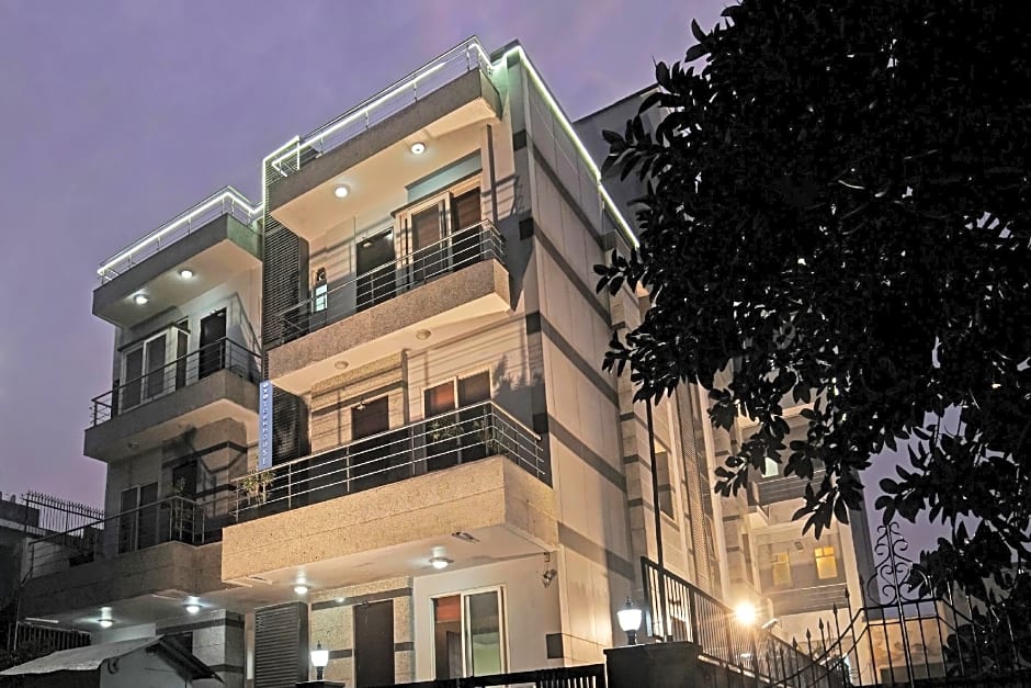 Qotel Noida 51 couple Friendly 