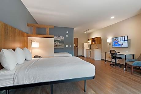 Ideal Studio with Two Queen Beds - Non-Smoking