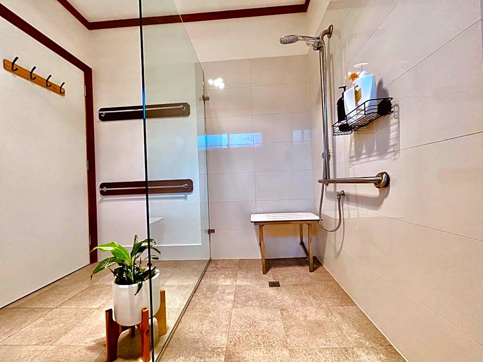 Grape Juice Retreat Rustic romantic gateway 5mins to beaches & town