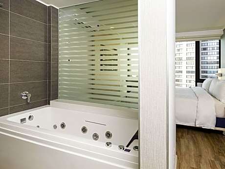 Exclusive King Suite with Sea View - Top  Floor