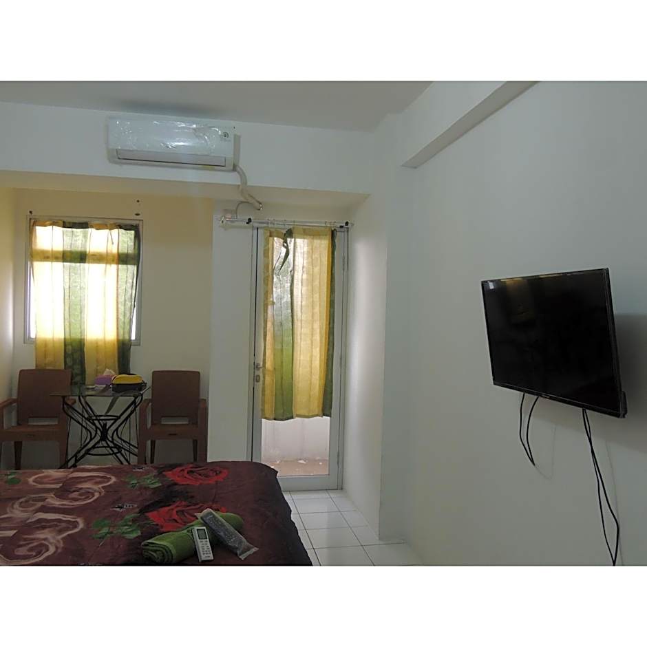 Reva Room on Gunung Putri Square Apartment