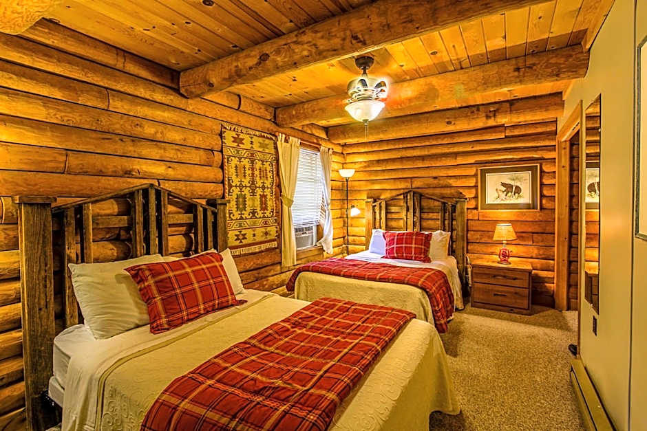 Mountainaire Inn and Log Cabins