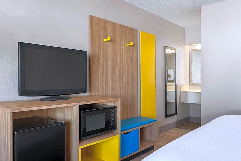 Days Inn by Wyndham Cocoa Beach Port Canaveral