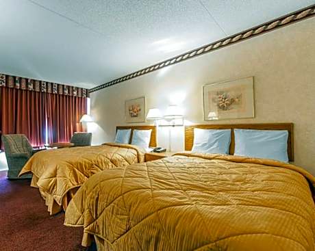 2 Queen Beds Nonsmoking