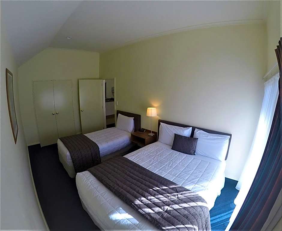 The Peaks Motor Inn