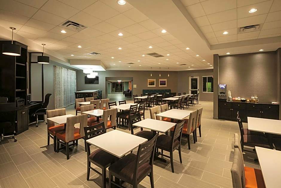 La Quinta Inn & Suites by Wyndham Lynchburg At Liberty Univ.