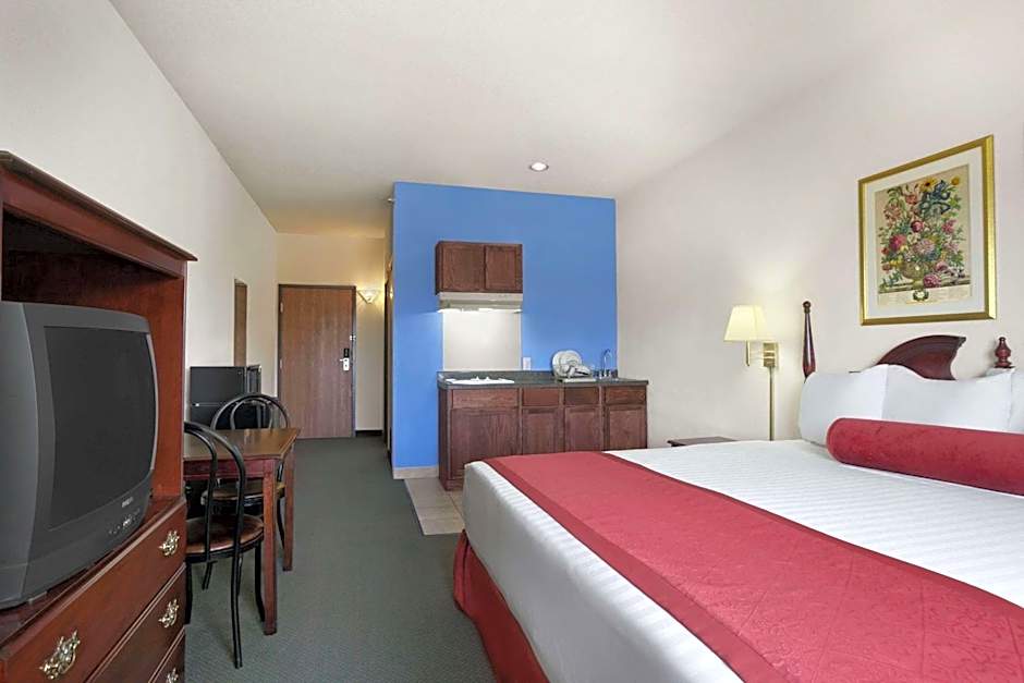 Days Inn & Suites by Wyndham Romeoville