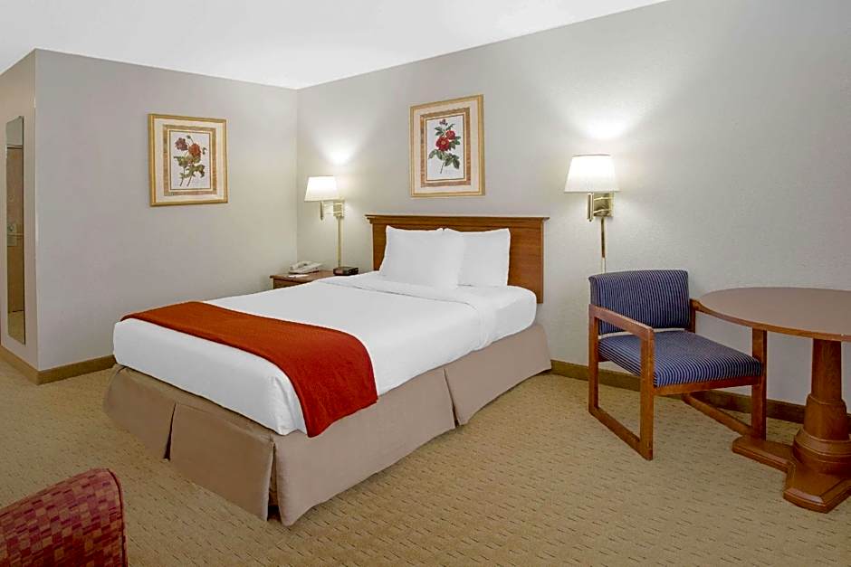 Baymont by Wyndham Freeport