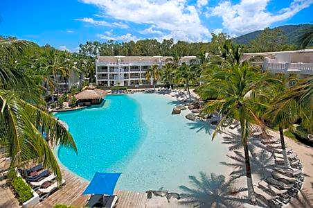 Elysium Private Apartments at Beach Club & Spa