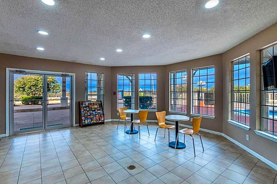 Motel 6-Waxahachie, TX