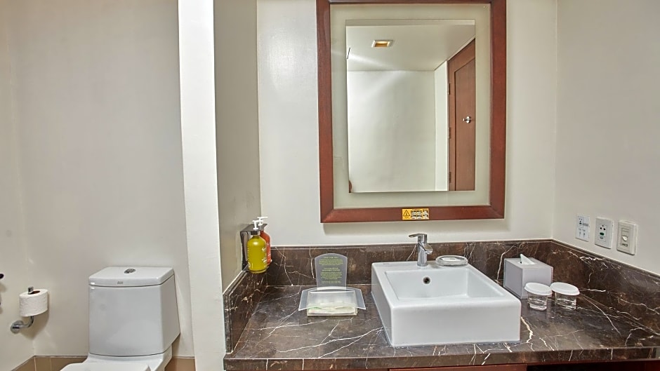 Holiday Inn & Suites Makati By IHG