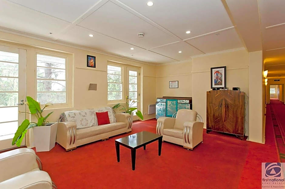 Linaker Art Deco Motel