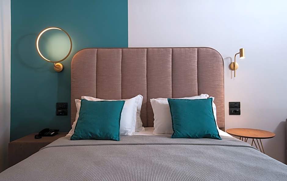 Lagomandra Luxury Suites with Private Pools