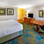 La Quinta by Wyndham Haywood Mall-Near Greenville Downtow