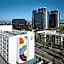 Hotel Zessa Orange County Airport, a DoubleTree by Hilton
