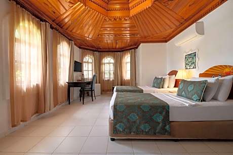 Standard Queen Room