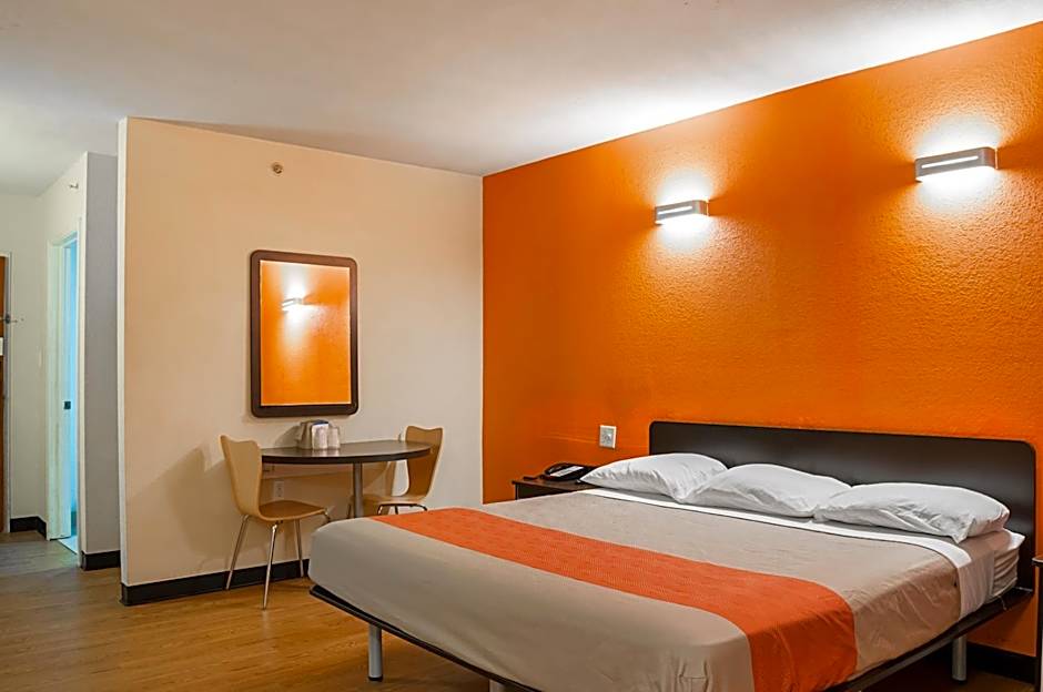 Motel 6-New Orleans, LA - Near Downtown