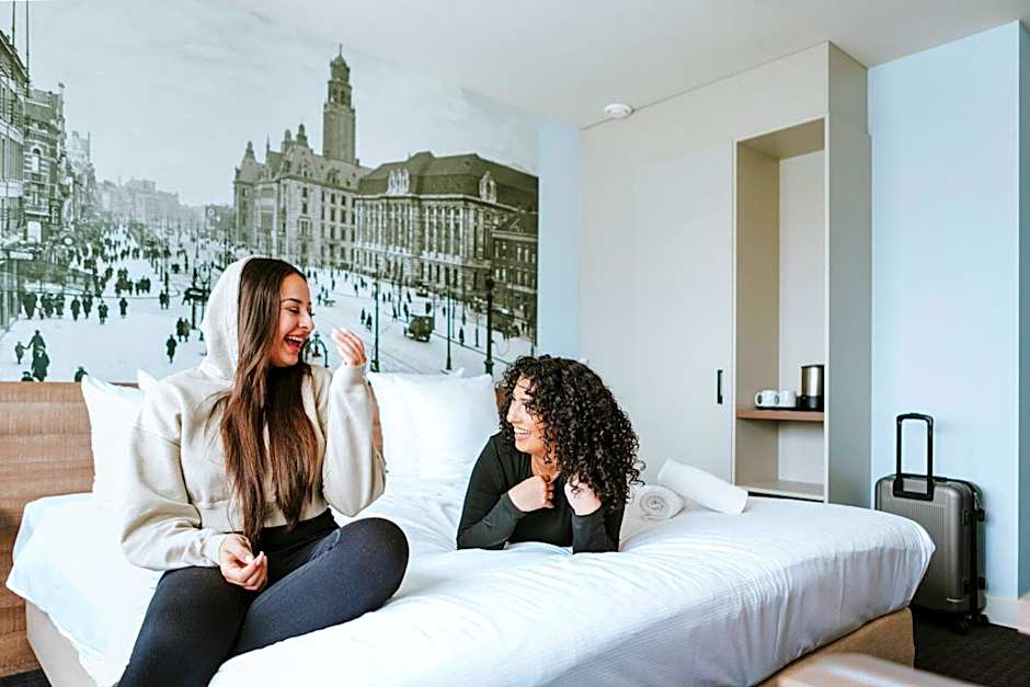 Rotterdam Teleport Hotel