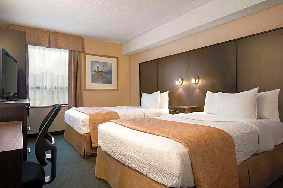 Days Inn & Conference Centre by Wyndham Renfrew
