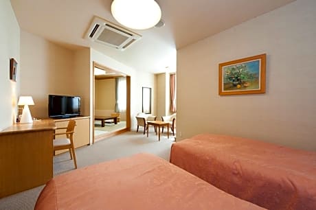 Junior Suite with Tatami Area and Open-Air Bath - Non-Smoking