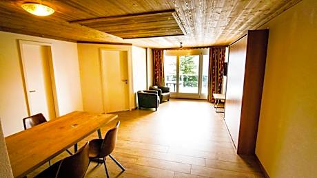 One-Bedroom Apartment - Annex