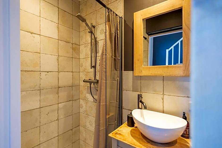 Thús yn Hantum Vakantiehuisje met hottub in Friesland