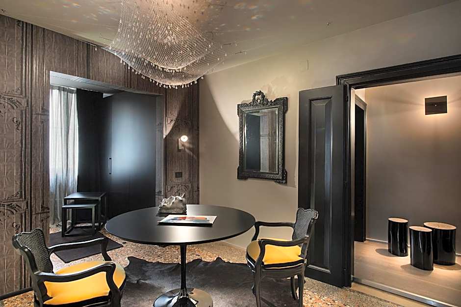 Charming House DD724