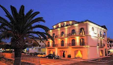 Bram Hotel