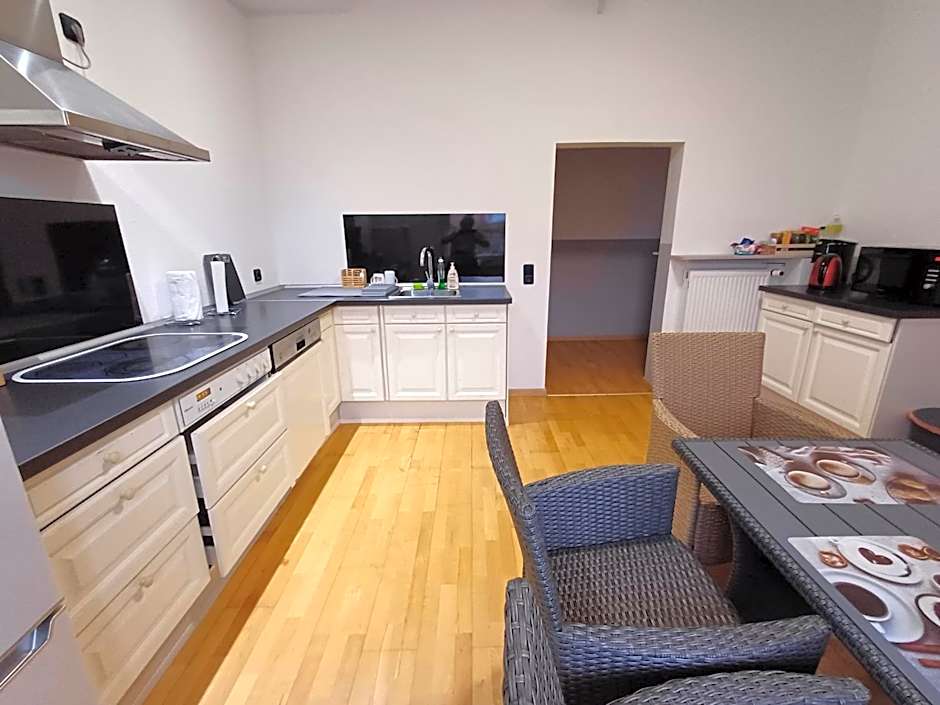 Doppelzimmer-Bad-Kühlschrank-Tv-19