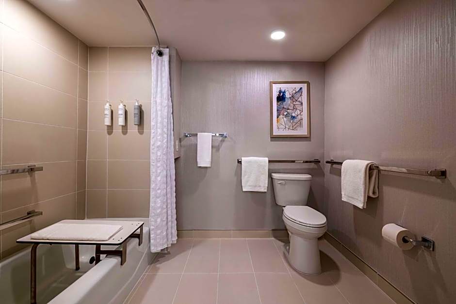 Embassy Suites By Hilton Hotel Tulsa-I-44