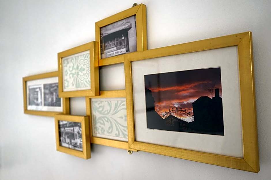 The Walrus Bar and Hostel