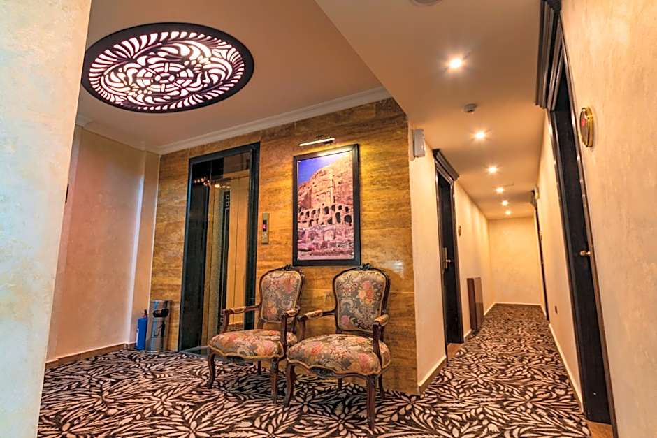Town Season Hotel
