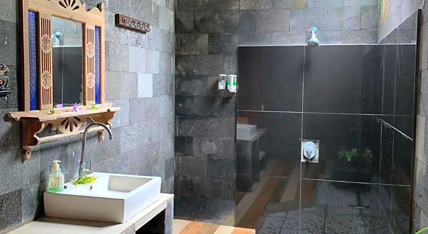 Tradisi Beach Front Villas