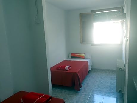 Basic Single Room with Shared Bathroom