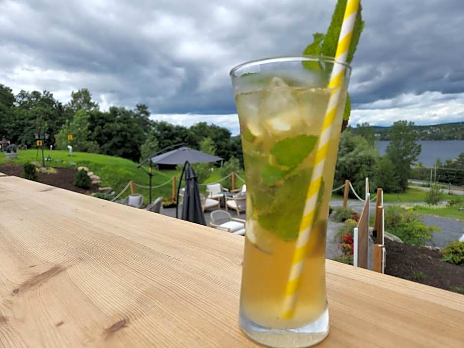 Au Sommet du Lac Magog