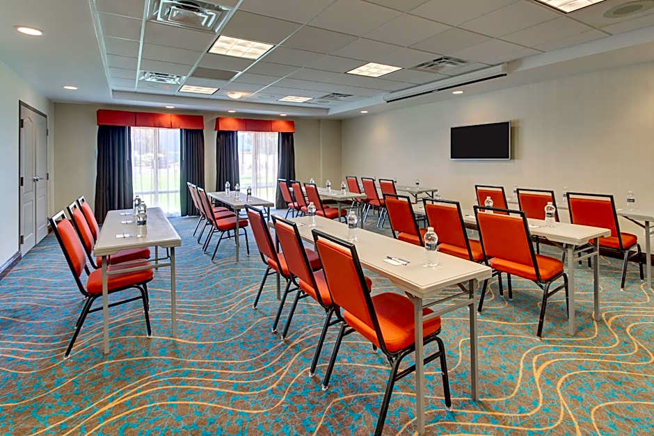 Holiday Inn Express & Suites Cheektowaga North East By IHG