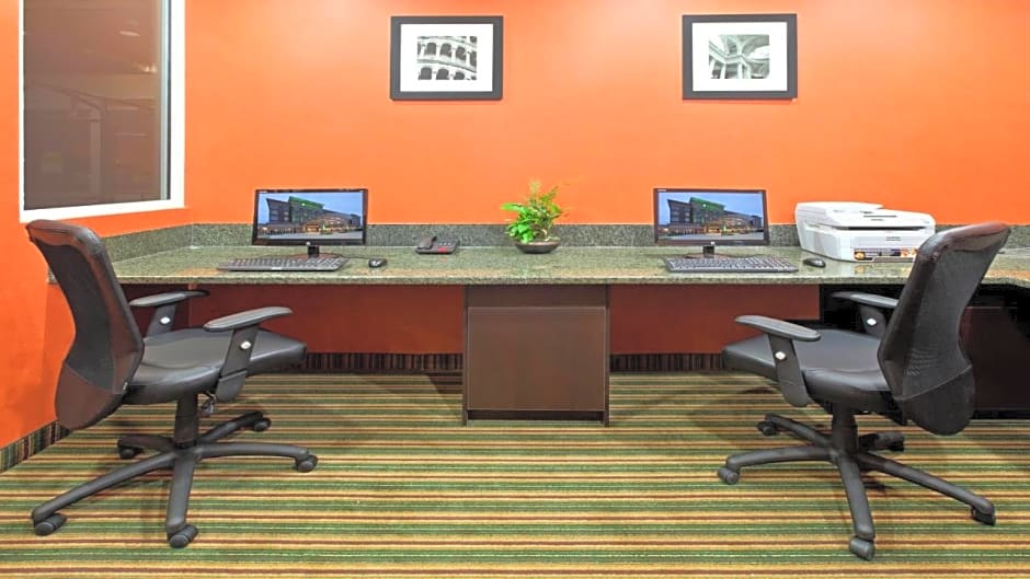 Holiday Inn Garland By IHG