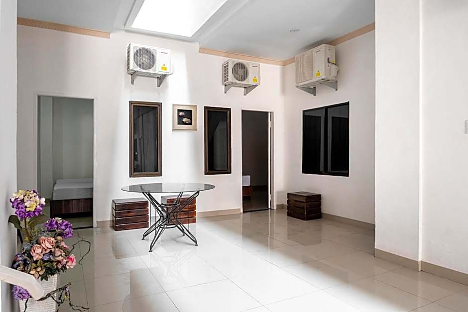 RedDoorz Syariah near Stadion Teladan Medan