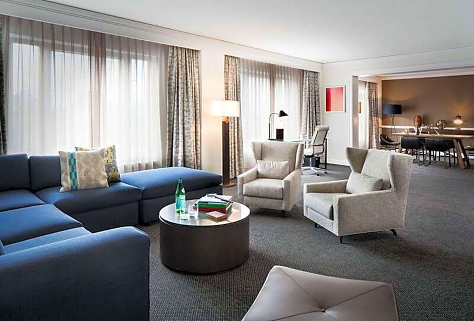 The Logan Philadelphia, Curio Collection by Hilton