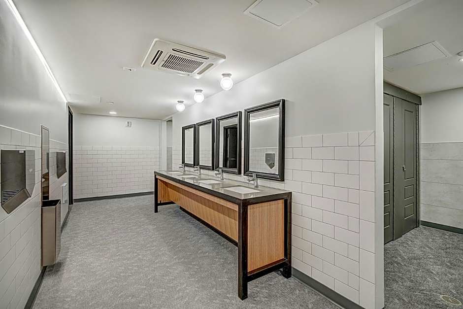 The Block Hotel & Commons