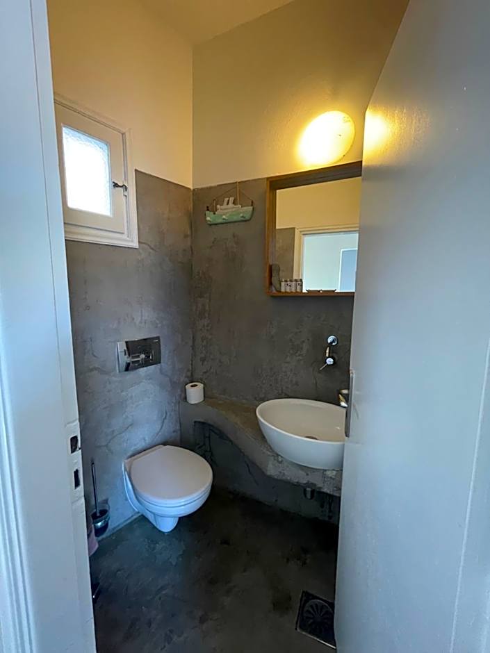 AEGEAN VIEW SEASIDE ROOMS AND STUDIOS KEA