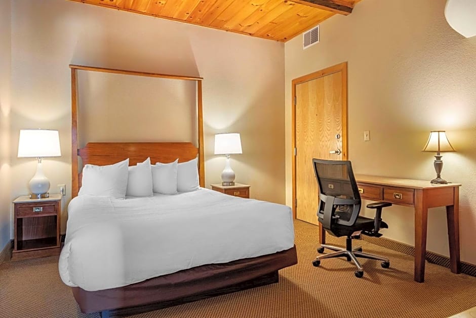 Mountain Edge Suites at Sunapee, Ascend Hotel Collection